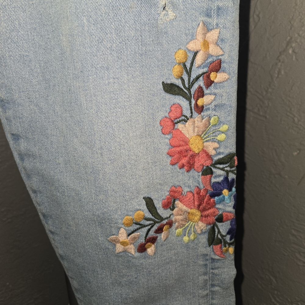 Pilcro Floral Embroidered Distressed Light Blue Jeans - Picture 6 of 9